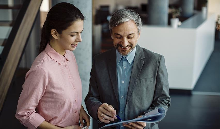 EB5AN investment advisor discussing project details with a client, focusing on job creation and sustainable business models.