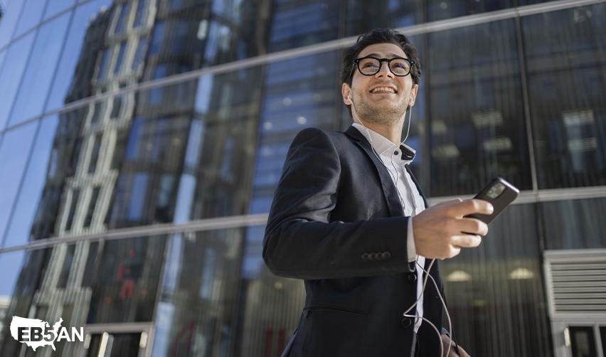 The EB5AN logo next to an EB5 investor enjoying the freedom to work and live in the U.S. without H1B visa restrictions, thanks to EB5 regional center investments.
