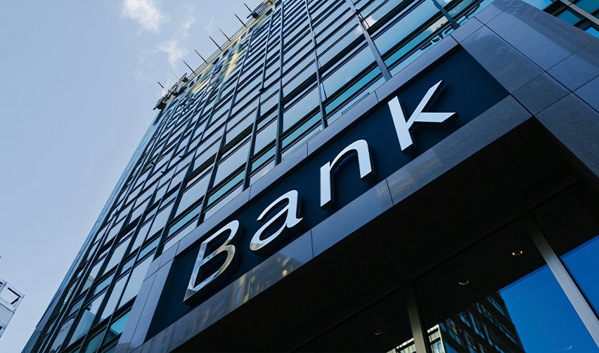 A modern institutional bank, highlighting the role of third-party lenders in EB5 financing and how their due diligence improves investment safety.